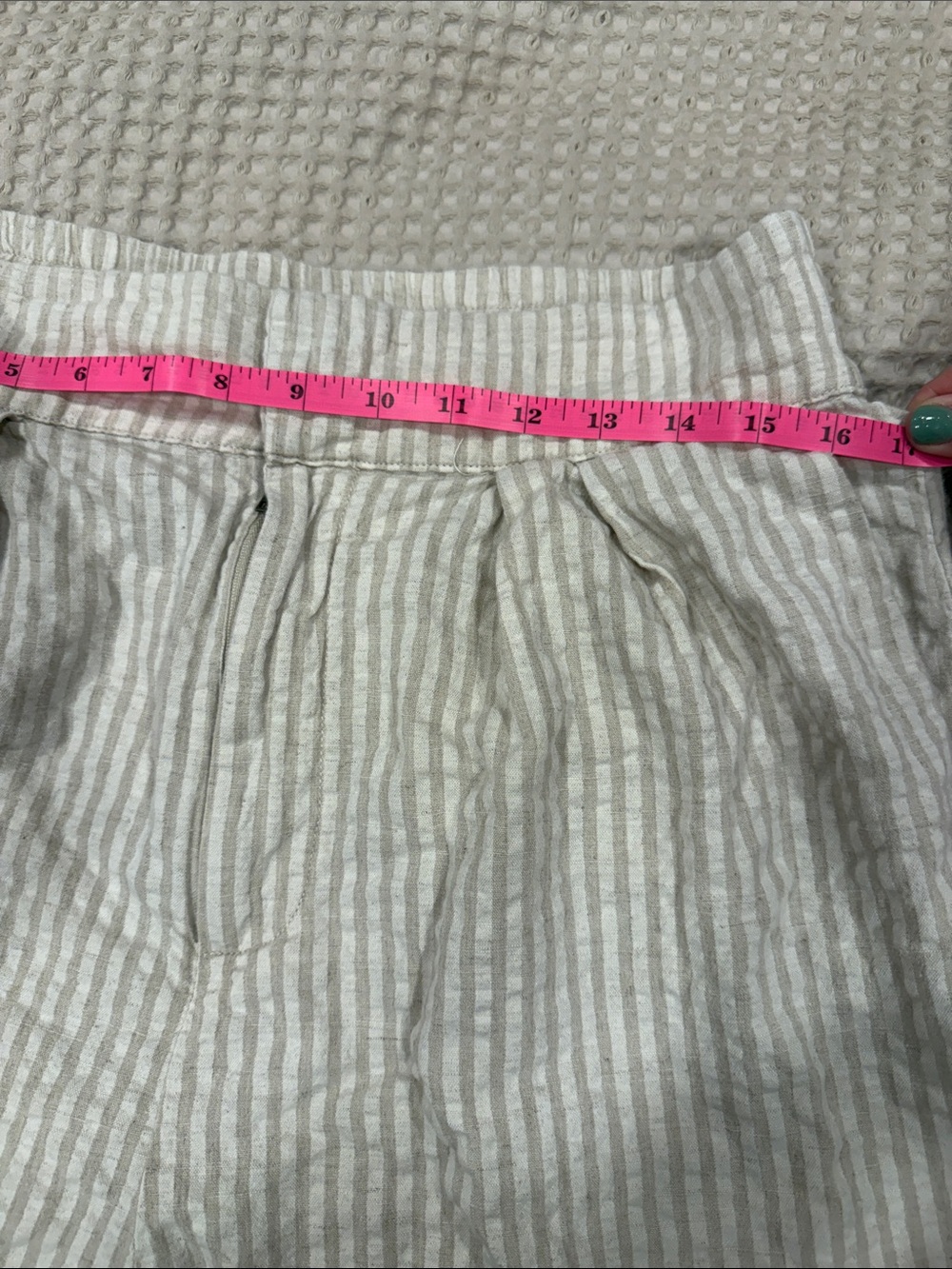 Urban Outfitters Beige and White Striped Cropped Pants - Picture 5 of 5